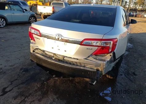 2013 Toyota Camry Xle z USA, uszkodzony, nr VIN 4T4BF1FK4DR285999